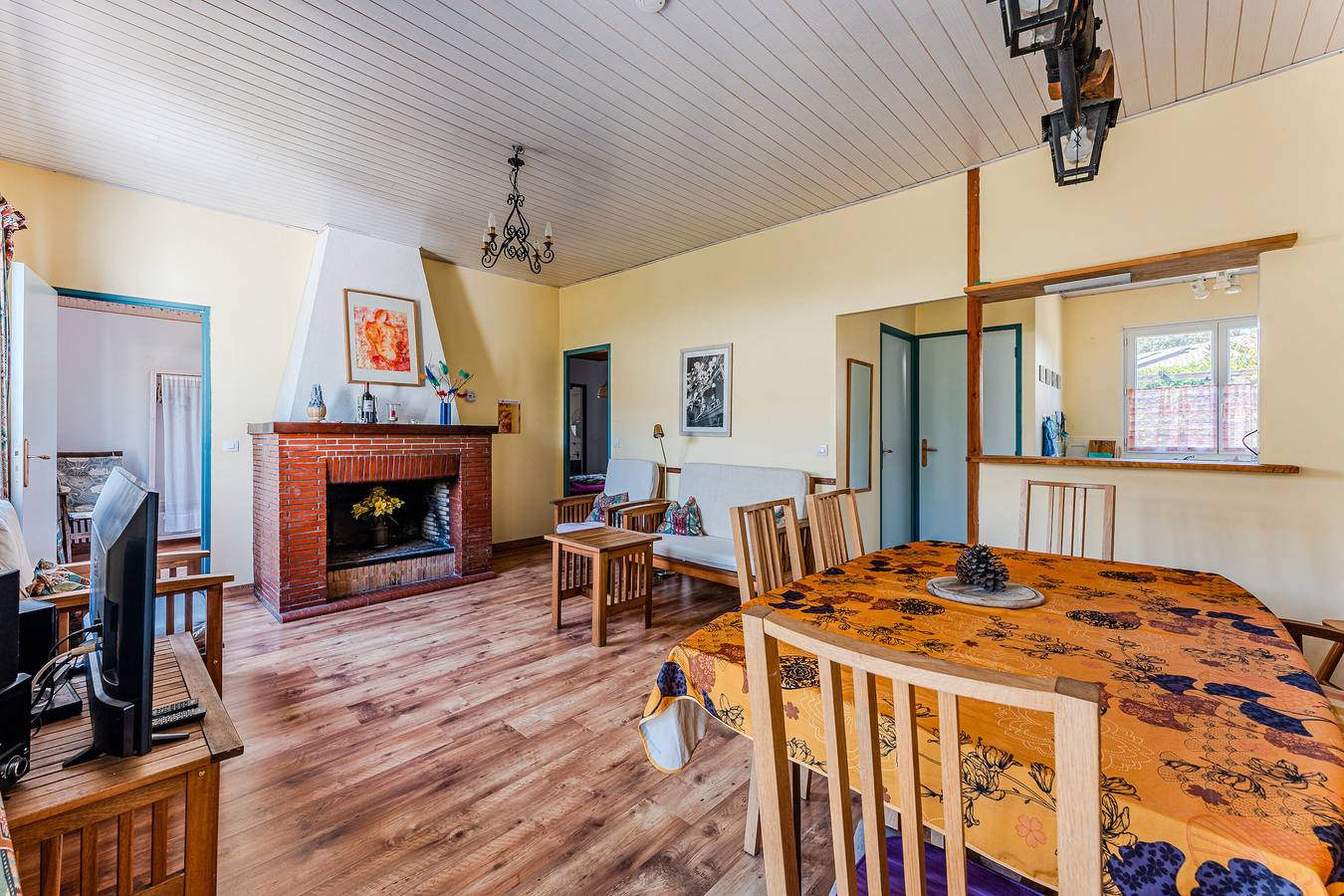 Holiday Home Near the Center with Shared Pool and Private Terrace in La Teste-de-Buch, Arcachon region