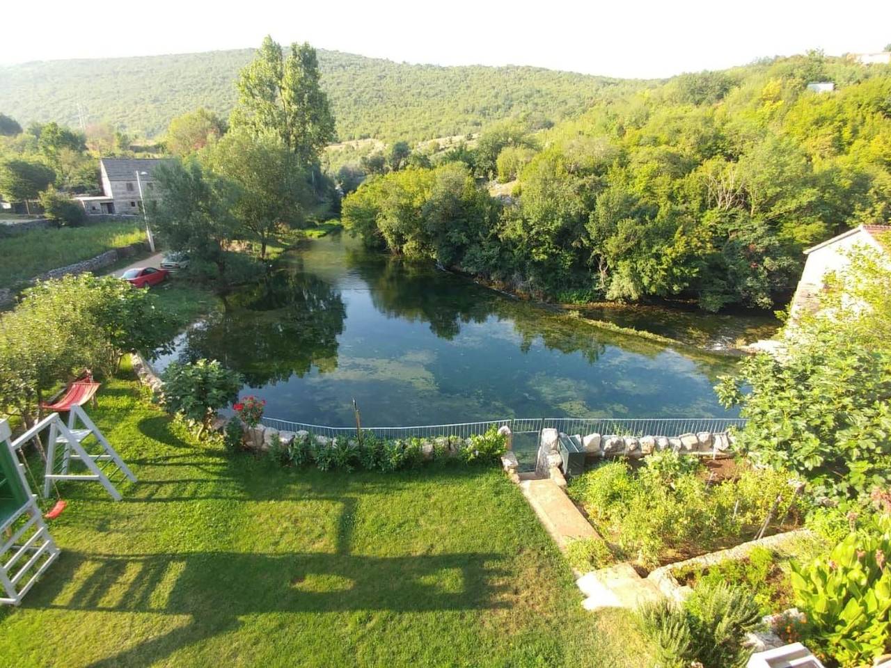 Schönes Ferienhaus in Grab mit Privatparkplatz und Bergblick in Dalmatinisches Zagora