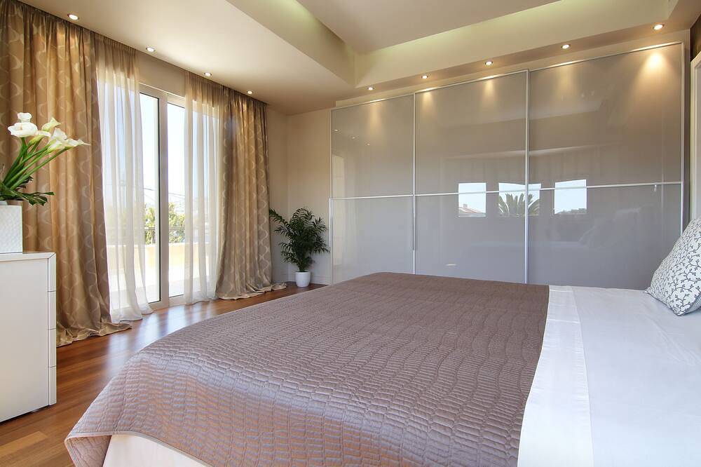 Contemporary luxury villa with eclectic design a few steps away from Varkiza bay in Vari, Oostkust Regio Attika