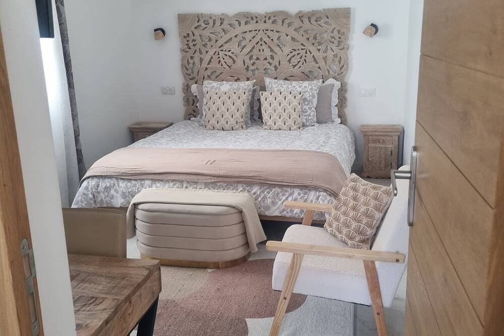 Entire apartment, Studio 30 meters, close to marina in Port-Saint-Louis-du-Rhône, Arles region