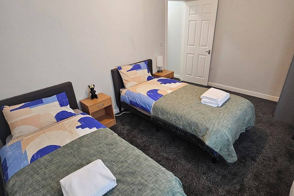 3 bed Ensuite Newly Refurbished House in Greater Manchester