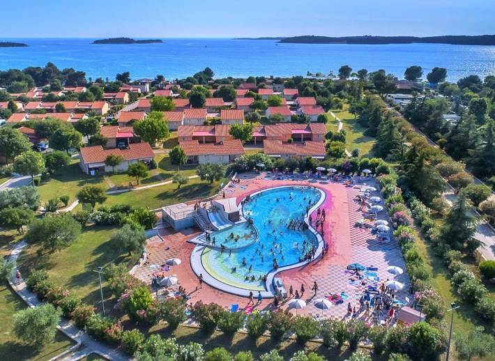 Ferienpark für 5 Personen, mit Garten und Pool sowie Ausblick und Kinderpool in Kroatien