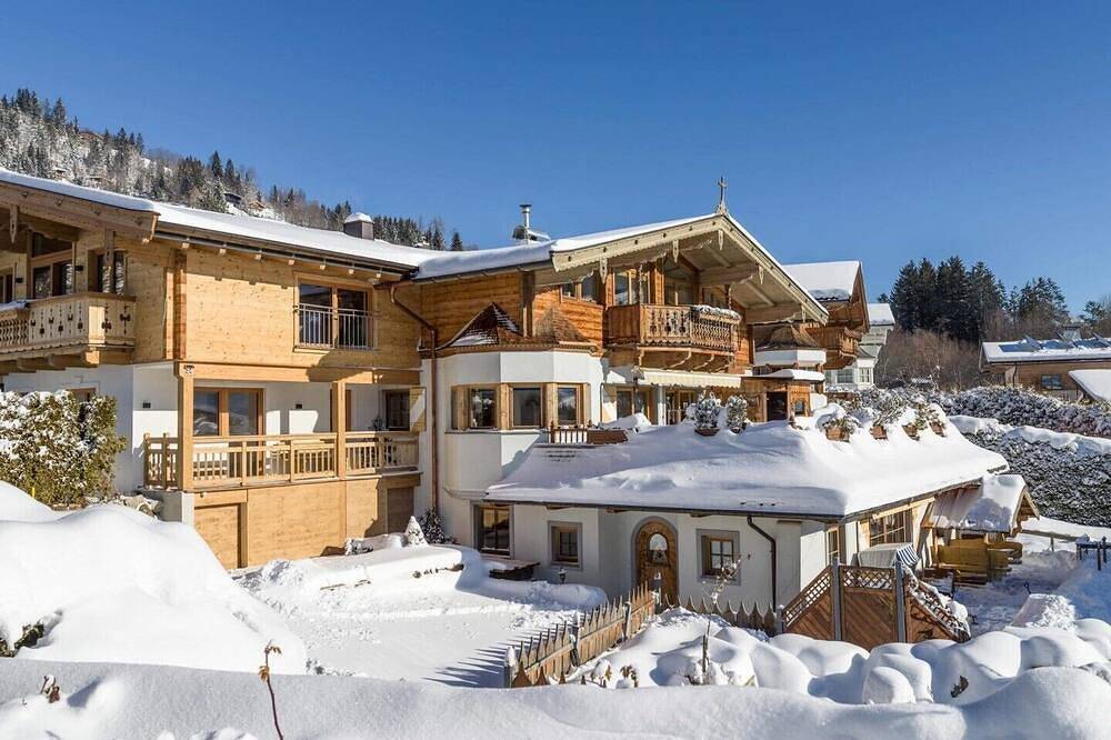 Luxus-Chalet 330 m² • Sauna, Jacuzzi & Bergblick bis zu 14 Personen in Kirchberg in Tirol, Kaisergebirge