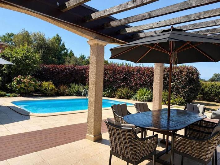 Location de vacances pour 6 personnes, avec terrasse et piscine à Les Cammazes - 2