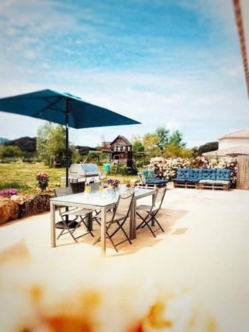 Gîte pour 4 personnes, avec terrasse ainsi que vue et jardin à Petreto-Bicchisano