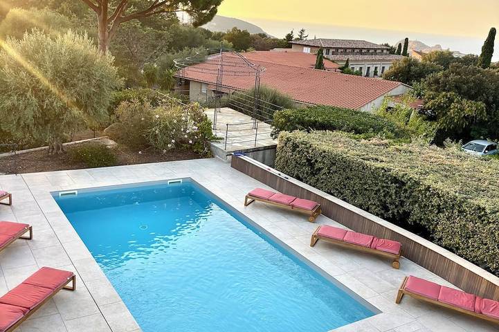 Villa pour 8 personnes, avec Jacuzzi et Terrasse ainsi que Jardin et Piscine à L'Île-Rousse