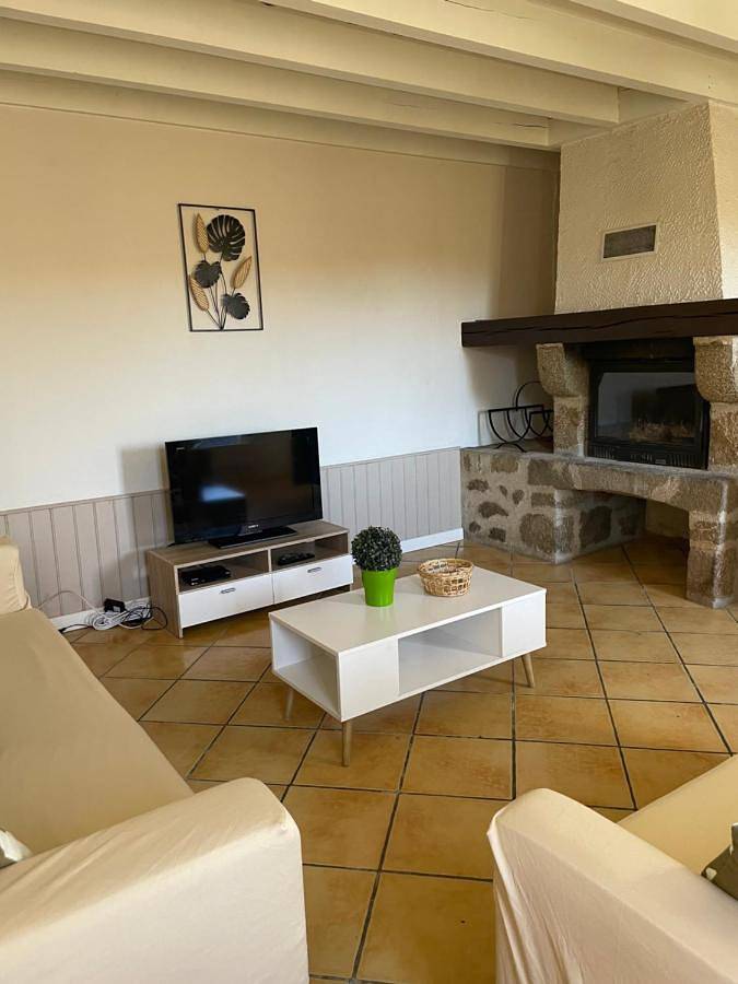 Two-Bedroom House in Lupersat, Région d'Aubussargues