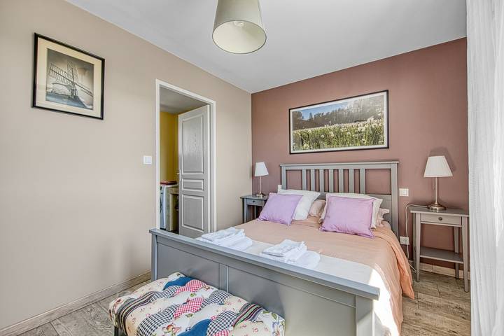 Chic and Peaceful Retreat Among the Vineyards – With Air Conditioning in Montagne, Libourne region