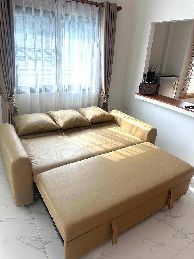 Location de vacances pour 6 personnes, avec terrasse ainsi que piscine et jardin, animaux acceptés dans Ban Bang Saen - 2