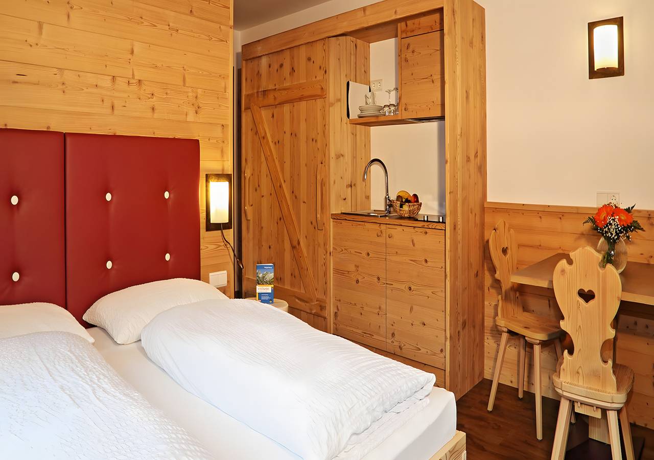 Entire apartment, Apartment 'Residence Olympia 2' with Mountain View, Shared Garden and Wi-Fi in Sarnthein, Sarnvalley