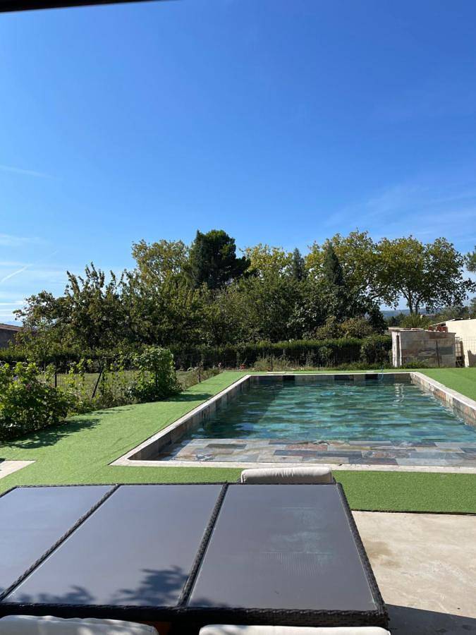 Gîte pour 4 personnes, avec Terrasse et Jardin ainsi que Piscine et Vue à Saint-Martin-Lalande