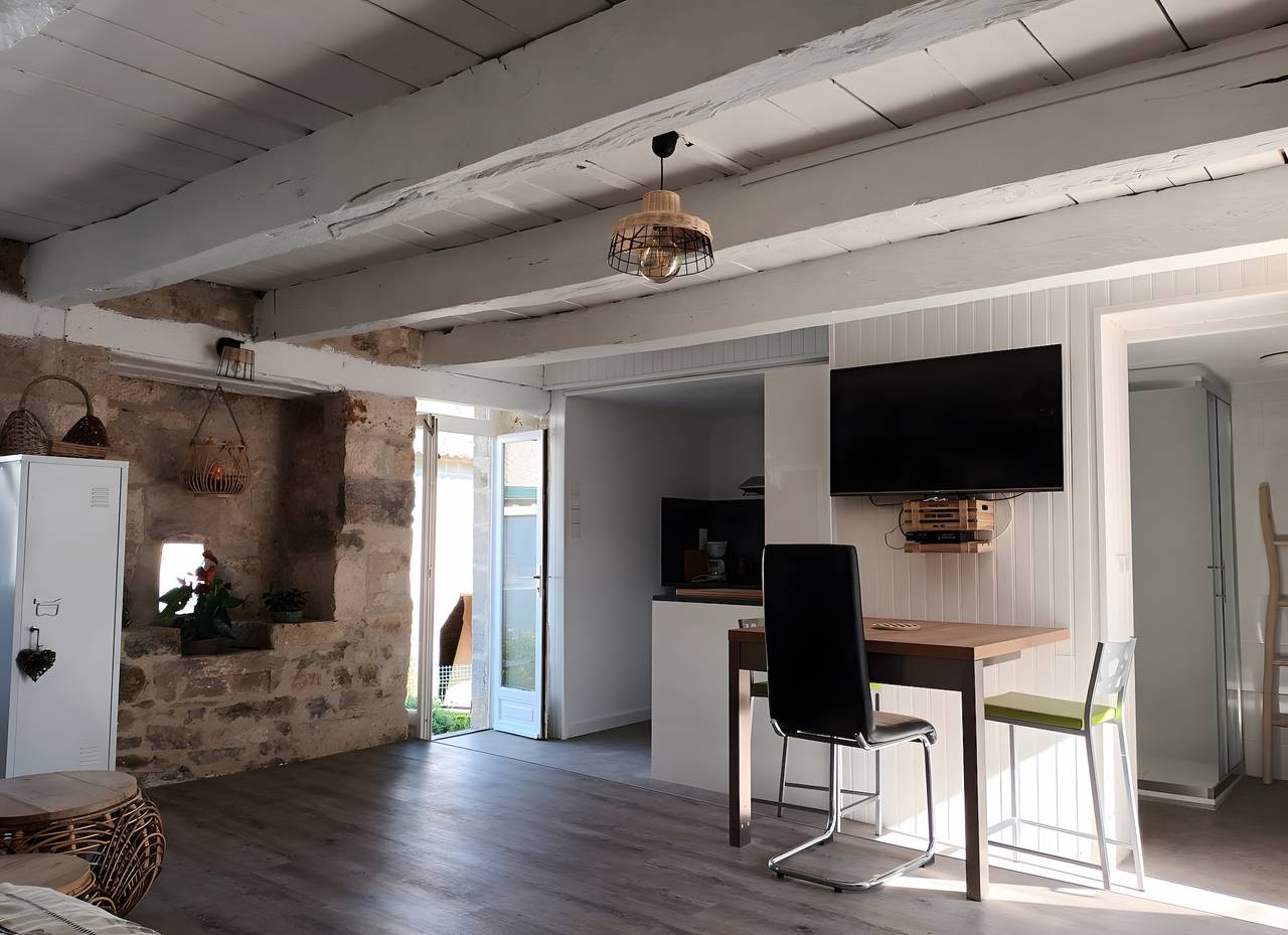 Ganzes Studio, Studio „Maison Périgord Noir nahe Sarlat“ mit Pool und privatem Garten in La Dornac, Périgord Noir