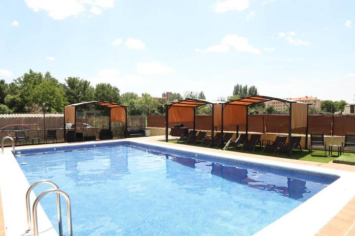 Casa de huéspuedes para 2 personas, con Terraza y Jardín además de Piscina y Vistas en Provincia de Guadalajara