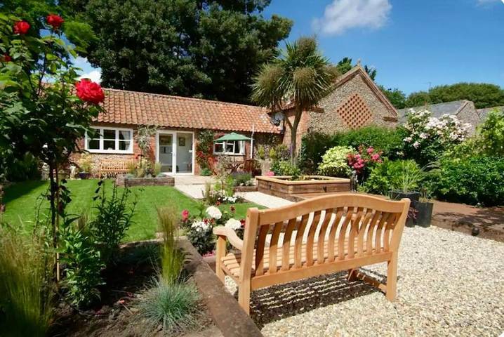 Apartment for 2 people, with Terrace and Garden as well as View in Wells-next-the-Sea