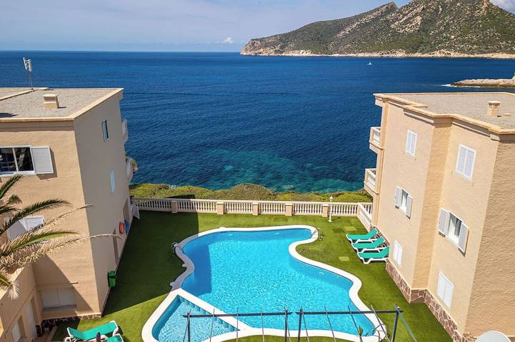 Ferienwohnung für 4 Personen, mit Pool und Balkon in Sant Elm