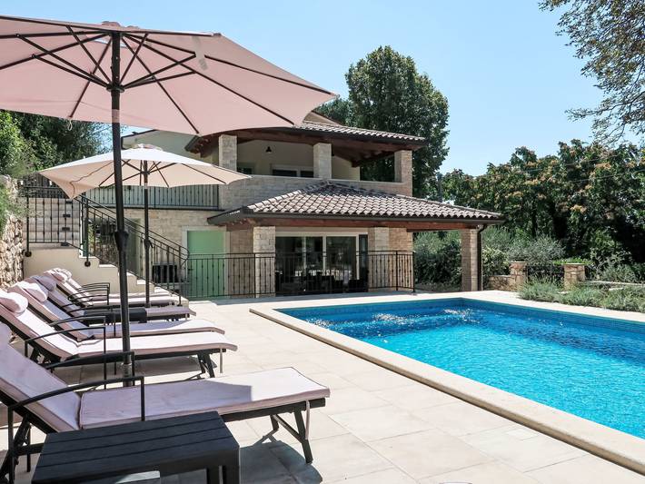 Ferienhaus für 10 Personen, mit Pool und Terrasse