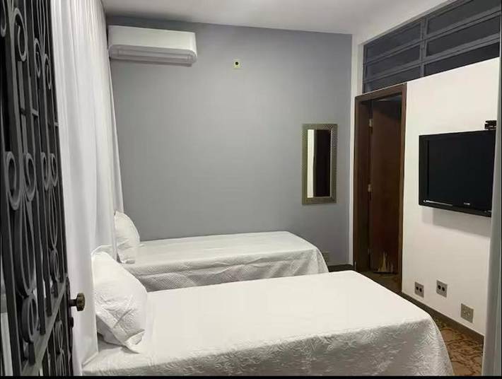 Casas e apartamentos de temporada para 2 pessoas, com balcão e vista em Governador Valadares