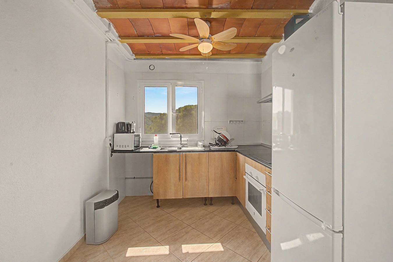 Apartamento entero, Apartamento 'I Maset De La Salut' con vistas a la montaña, Wi-Fi y aire acondicionado in Piera, Interior de Barcelona