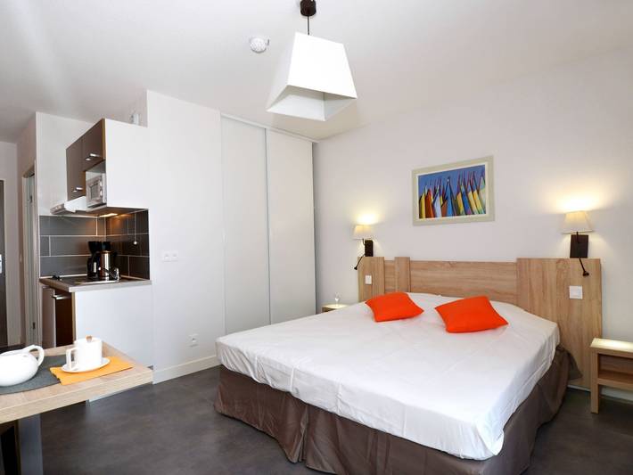 Ferienwohnung für 2 Personen, mit Balkon/Terrasse und Pool sowie Sauna und Balkon, mit Haustier in Sete - 4