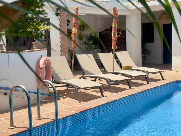 Pousadas e b&b para 3 pessoas, com vista e piscina e ainda jardim em Costa del Sol
