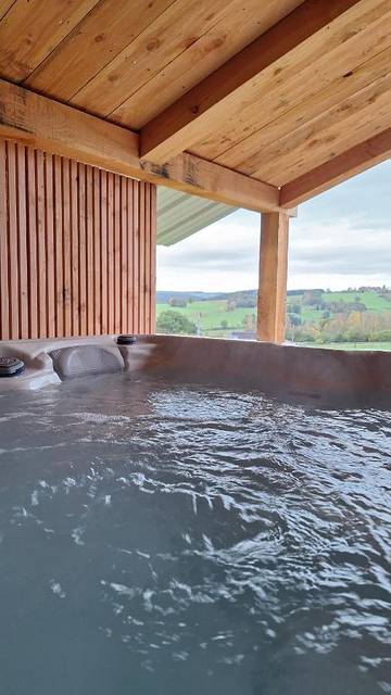 Gîte pour 4 personnes, avec jacuzzi et jardin à Stavelot