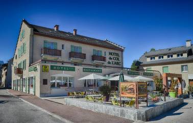 Hôtel pour 2 personnes, avec jardin ainsi que vue et piscine à Lans-en-Vercors