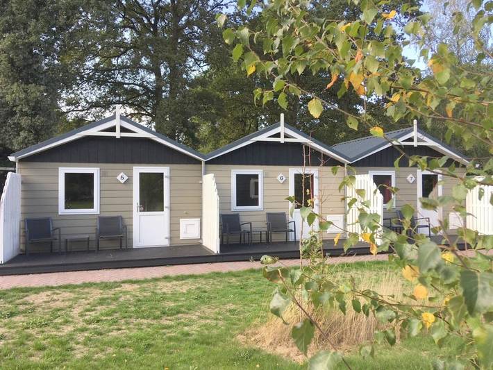 Parque de vacaciones para 8 personas, con Terraza además de Jardín y Piscina en Assen