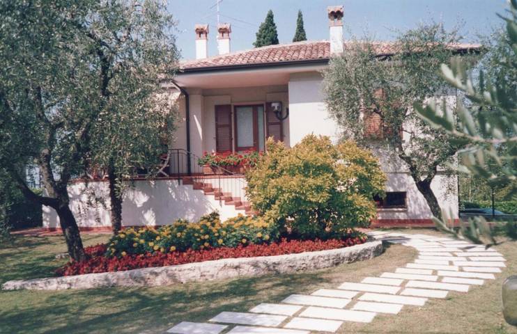Villa für 9 Personen, mit Terrasse und Garten sowie Pool und Seeblick in Torri del Benaco - 2