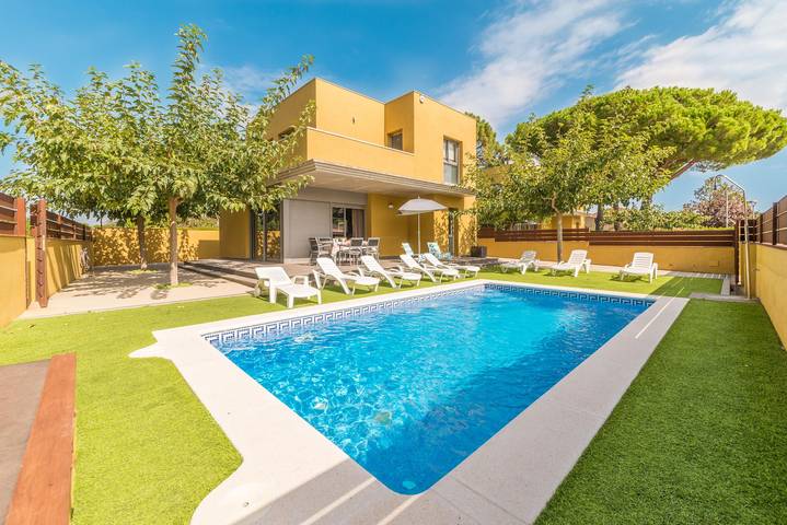 Casa rural para 8 personas, con balcón y jardín en La Escala