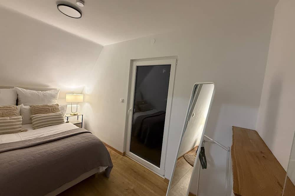 Ganze Wohnung, Romantic holiday with Pool & Panorama Weinberg in Martinsthal, Eltville am Rhein