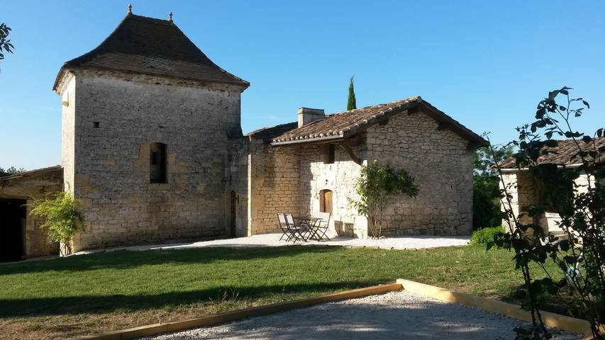 Gîte pour 4 personnes, avec piscine, animaux acceptés à Montaigu-de-Quercy