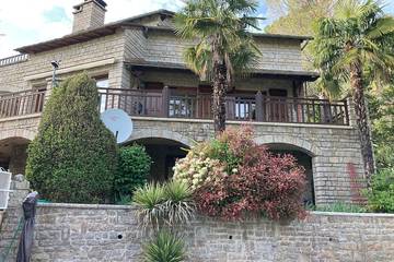 Gîte pour 4 personnes, avec terrasse ainsi que jardin et piscine à Rivière-sur-Tarn