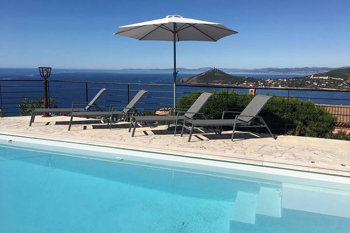 Villa pour 10 personnes, avec jardin dans Anthéor