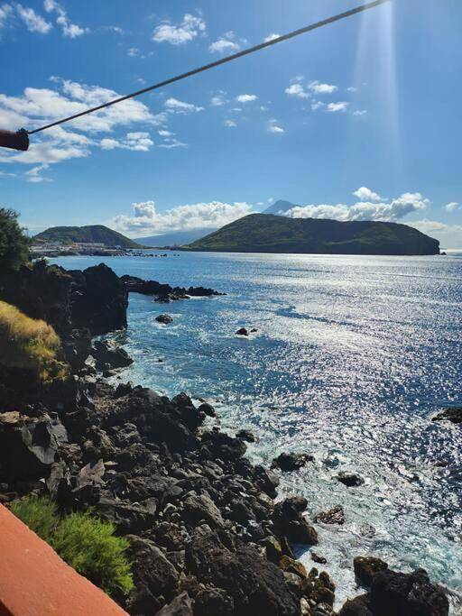 Ocean's Edge in Horta (Portugal), Ilha do Faial