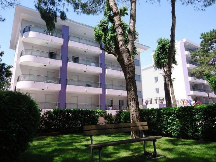 Ferienwohnung für 3 Personen, mit Pool und Whirlpool sowie Balkon, mit Haustier in Bibione