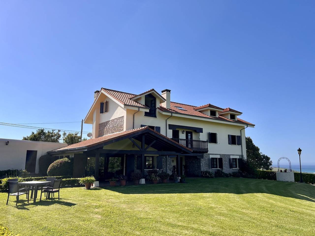 Entire holiday apartment, Mogro Cueto Hills in Miengo, Cantabrian Coast