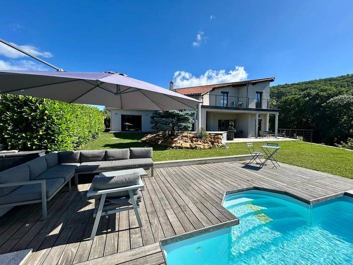 Location de vacances pour 8 personnes, avec piscine ainsi que vue et jardin à Limonest - 2