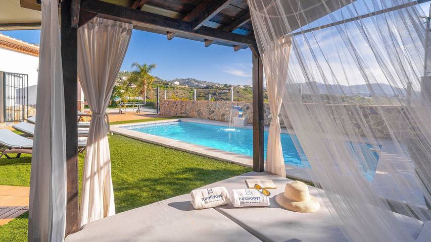 Casa rural para 6 personas, con balcón/terraza además de piscina y jacuzzi, Se admiten mascotas en Canillas de Albaida - 3