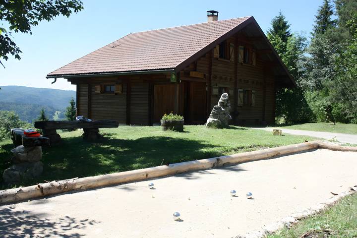 Chalet « Le Cocon »: vistas a la montaña, terraza privada y Wi-Fi in Foncine-le-Haut, Parc naturel régional du Haut-Jura