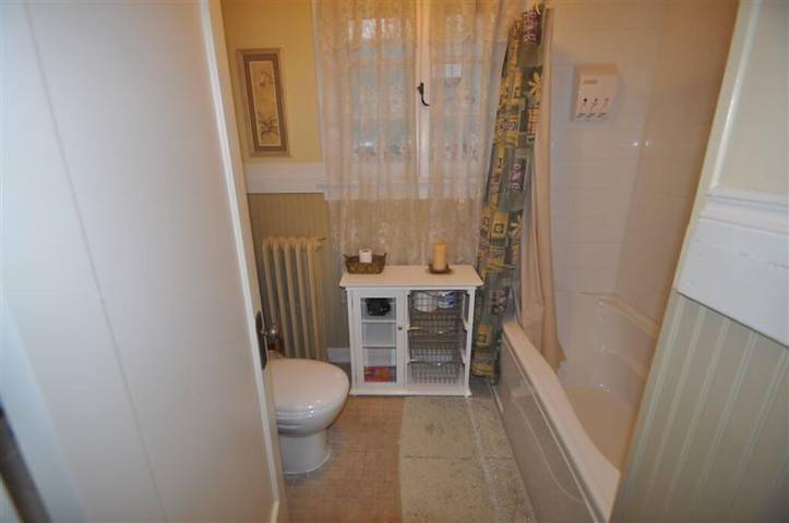 Vacation rental for 10 people, with yard in Banff (CA)
