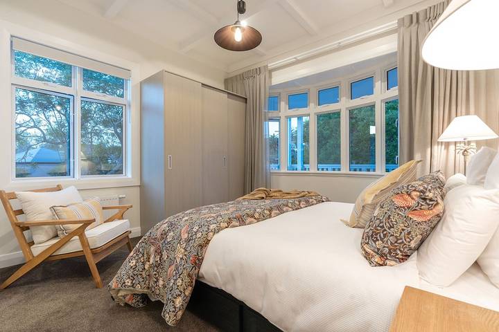 Villa for 10 people, with balcony and garden as well as hot tub in Auckland