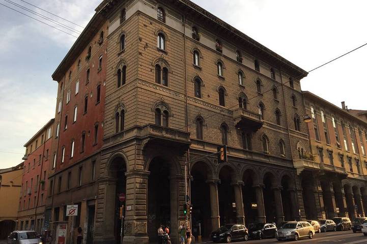 Location de vacances pour 7 personnes, avec balcon, animaux acceptés à Bologne