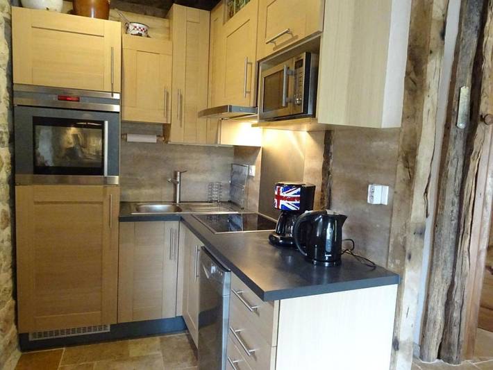 Location de vacances pour 6 personnes, avec vue et jardin à Sébrazac - 3