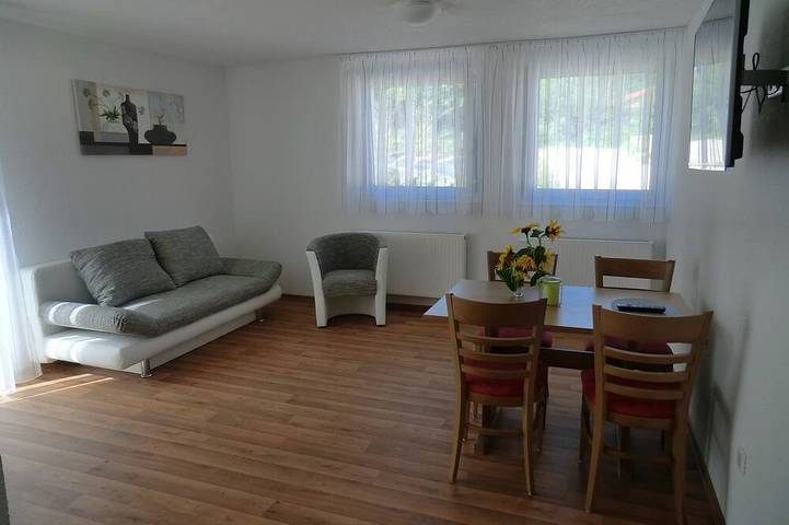 Ganze Wohnung, Gästezimmer mit Frühstück, 20qm, max. 2 Personen in Erbach (Baden-Württemberg), Erbach Region