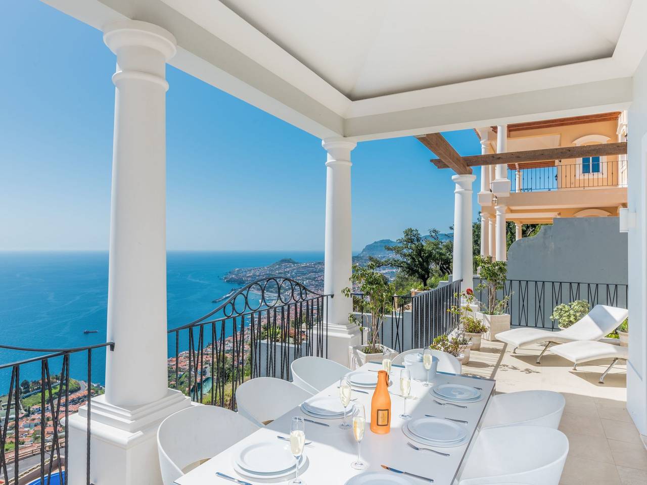 Schönes Ferienhaus in Sao Goncalo mit Privatem Pool in São Gonçalo, Madeira