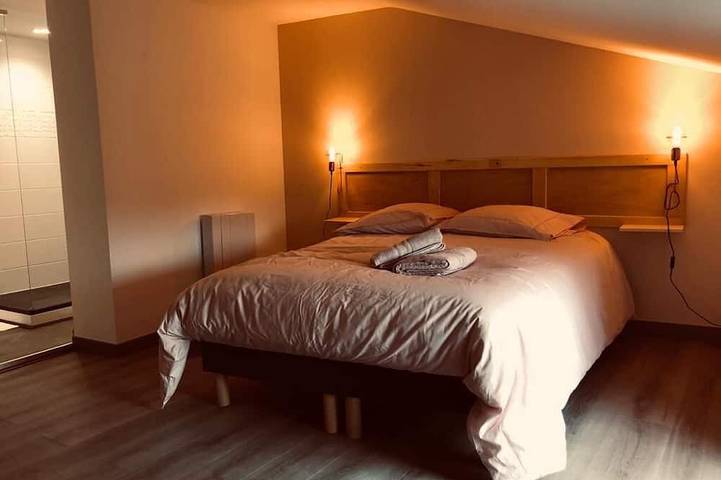 Location de vacances pour 15 personnes, avec terrasse et jardin à Montaigut-le-Blanc - 3