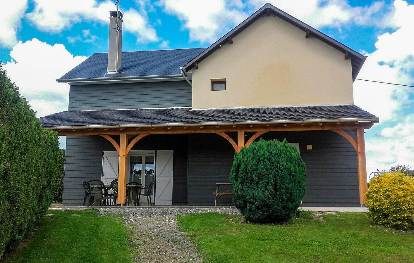 Charmant appartement 2 chambres avec piscine et jardin, à 2 km du centre-ville de Saint-Mesmin in Saint-Mesmin (Dordogne), Périgord Vert