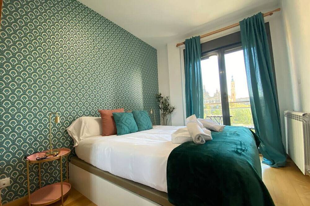 Ganze Wohnung, Chic Riverside Apartment -Terrace & Iconic Views in Saragossa, Saragossa Provinz