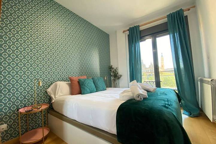 Ganze Wohnung, Chic Riverside Apartment -Terrace & Iconic Views in Saragossa, Saragossa Provinz
