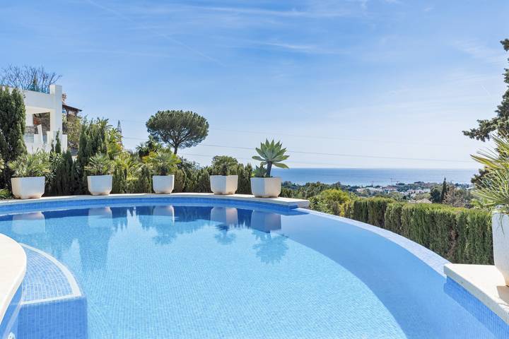 Huisje aan zee voor 8 personen, with tuin and zwembad as well as uitzicht op zee in Marbella